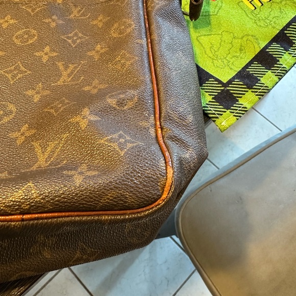 Louis Vuitton Brown Monogram  woman’s crossbody /travel bag large - Picture 7 of 16